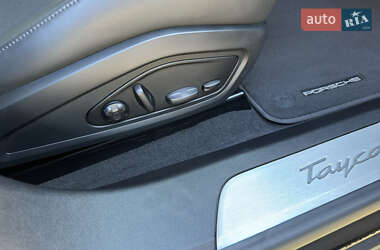 Седан Porsche Taycan 2022 в 