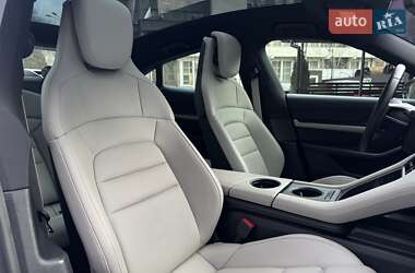 Седан Porsche Taycan 2020 в 