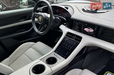 Седан Porsche Taycan 2020 в 