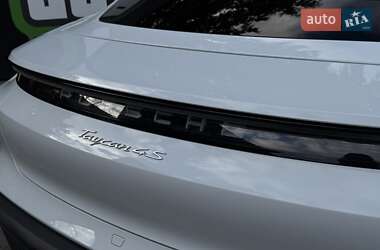 Седан Porsche Taycan 2020 в 