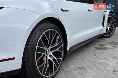 Седан Porsche Taycan 2020 в 