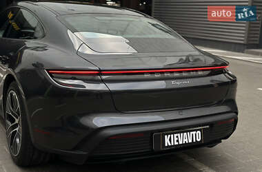 Седан Porsche Taycan 2023 в Киеве