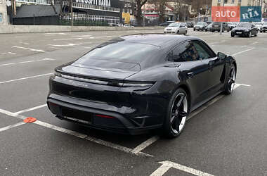 Седан Porsche Taycan 2021 в 