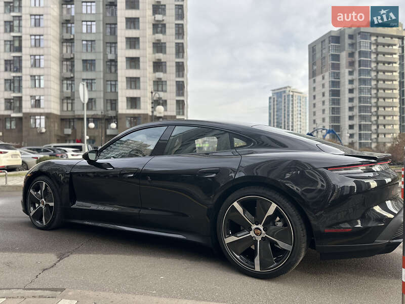 Седан Porsche Taycan 2021 в Киеве