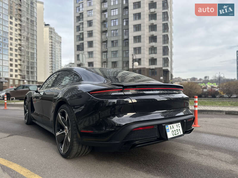 Седан Porsche Taycan 2021 в Киеве