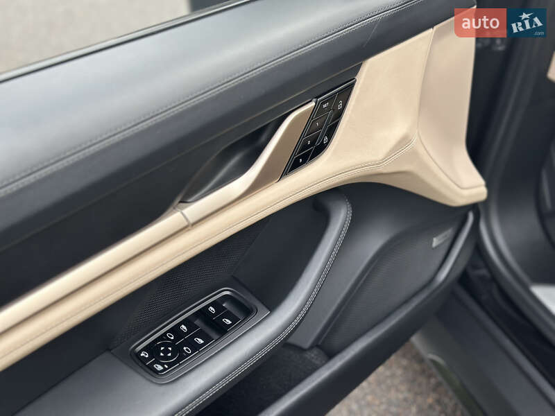 Седан Porsche Taycan 2021 в Киеве