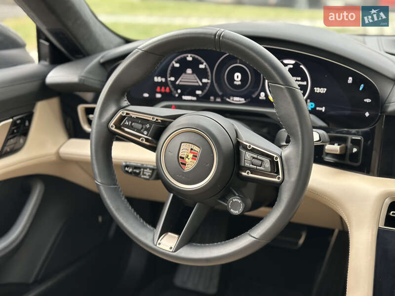 Седан Porsche Taycan 2021 в Киеве