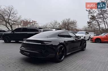 Седан Porsche Taycan 2022 в 