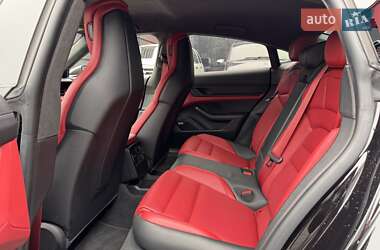 Седан Porsche Taycan 2022 в 
