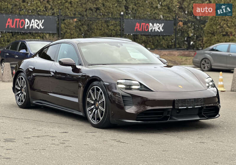 Porsche Taycan 2021