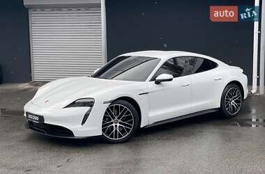 Седан Porsche Taycan 2021 в 