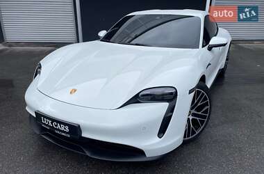 Седан Porsche Taycan 2021 в 