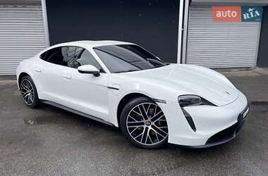 Седан Porsche Taycan 2021 в 