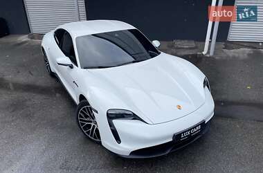Седан Porsche Taycan 2021 в 