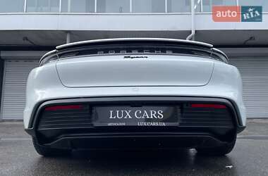 Седан Porsche Taycan 2021 в 