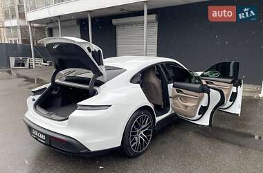 Седан Porsche Taycan 2021 в 