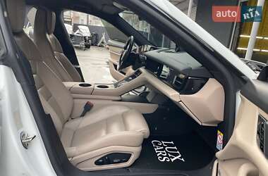 Седан Porsche Taycan 2021 в 
