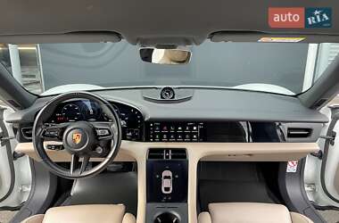 Седан Porsche Taycan 2021 в 