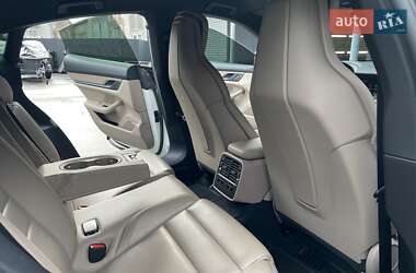 Седан Porsche Taycan 2021 в 