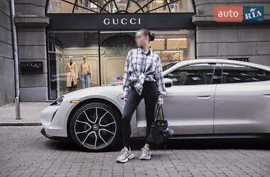 Седан Porsche Taycan 2023 в 