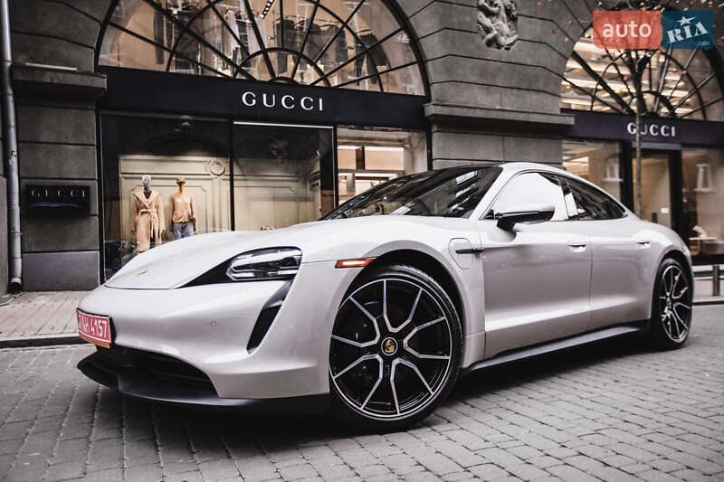 Седан Porsche Taycan 2023 в Киеве