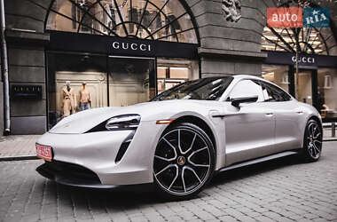 Седан Porsche Taycan 2023 в 