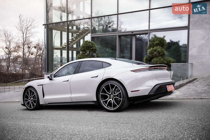 Седан Porsche Taycan 2023 в Киеве