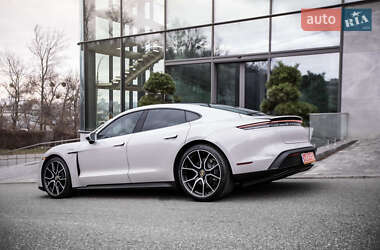 Седан Porsche Taycan 2023 в 