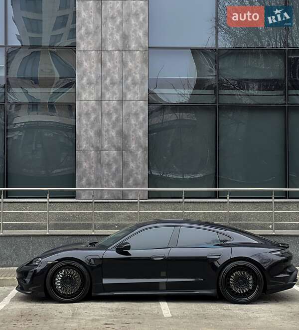 Седан Porsche Taycan 2019 в Києві