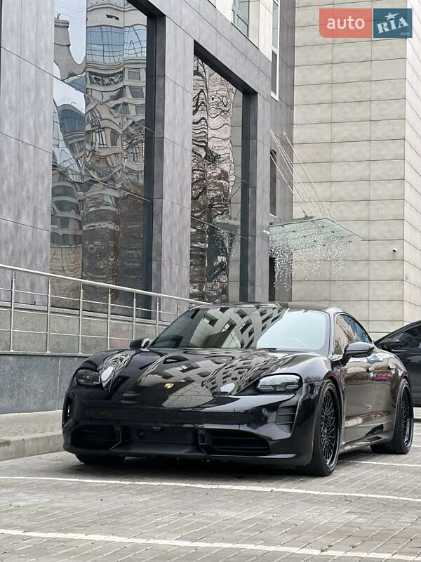 Седан Porsche Taycan 2019 в Києві