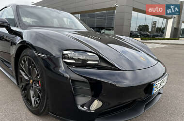 Седан Porsche Taycan 2022 в 