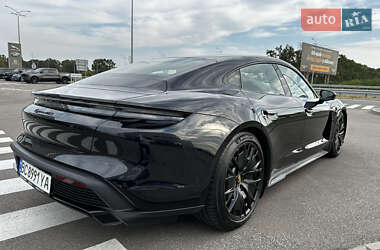 Седан Porsche Taycan 2022 в 