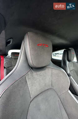 Седан Porsche Taycan 2022 в 