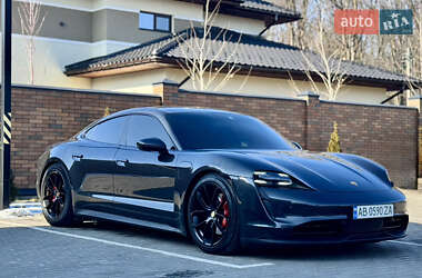 Седан Porsche Taycan 2021 в 