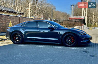 Седан Porsche Taycan 2021 в 