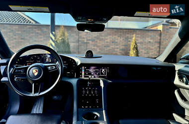 Седан Porsche Taycan 2021 в 