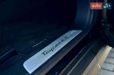 Седан Porsche Taycan 2021 в 