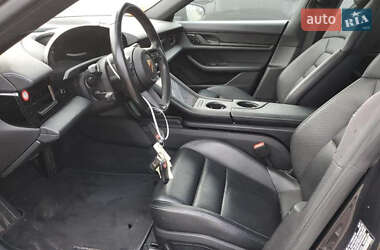 Седан Porsche Taycan 2021 в 