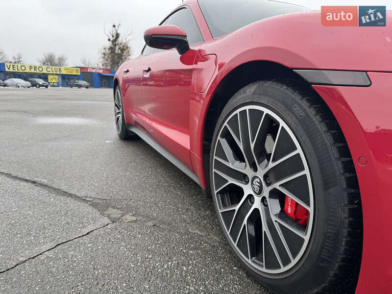 Седан Porsche Taycan 2022 в Киеве