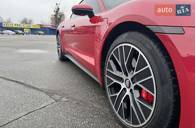 Седан Porsche Taycan 2022 в 
