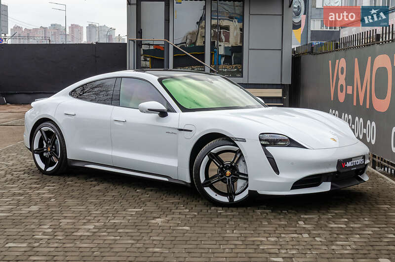 Седан Porsche Taycan 2020 в Києві