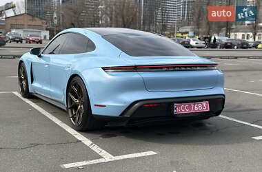 Седан Porsche Taycan 2021 в 