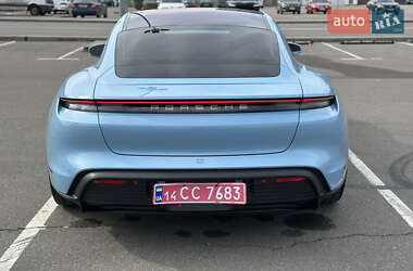 Седан Porsche Taycan 2021 в 