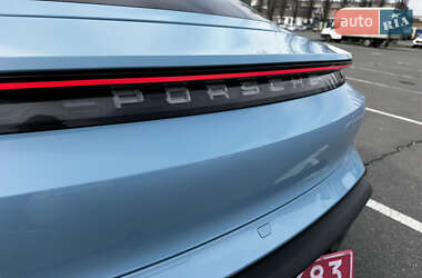 Седан Porsche Taycan 2021 в 