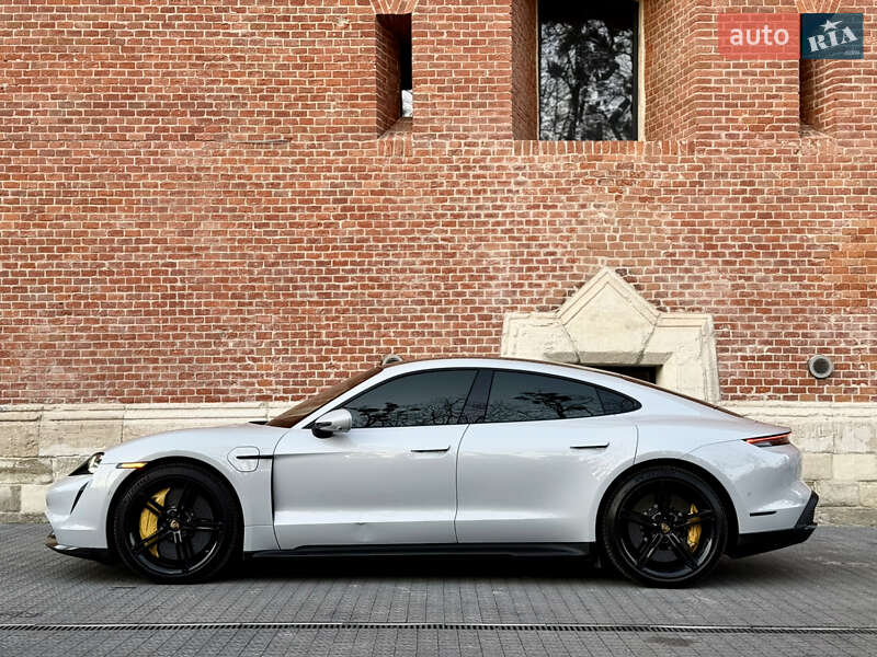 Седан Porsche Taycan 2022 в Львове