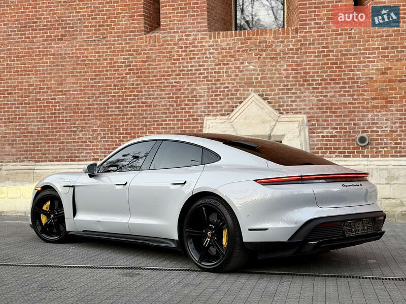 Седан Porsche Taycan 2022 в Львове