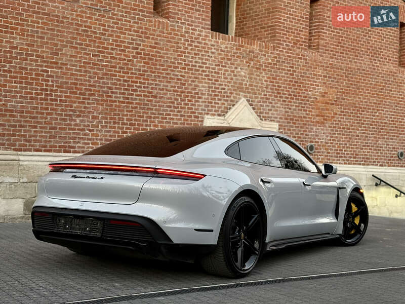 Седан Porsche Taycan 2022 в Львове