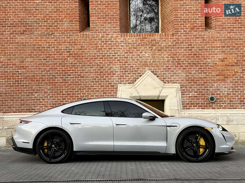 Седан Porsche Taycan 2022 в Львове