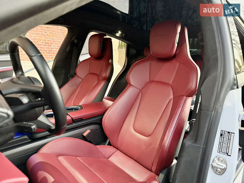 Седан Porsche Taycan 2022 в Львове