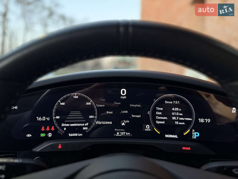 Седан Porsche Taycan 2022 в Львове